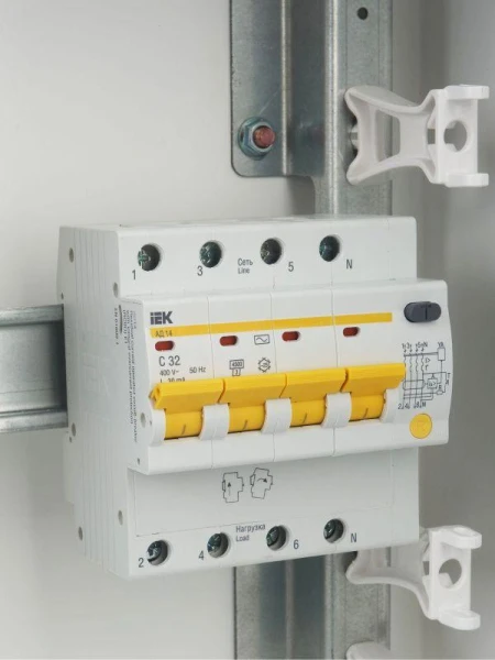 IEK MAD10-4-032-C-030